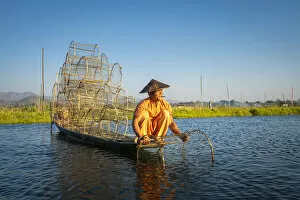Images Dated 23rd April 2020: Traditional fisherman fishing on Lake Inle using cylinder fishing nets, Lake Inle
