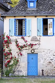 Roof Prints: A traditional house next to the Dordogne river
