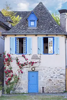 Roof Prints: A traditional house next to the Dordogne river