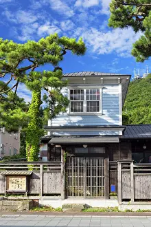 Hokkaido Prints: Traditional house, Motomachi, Hakodate, Hokkaido, Japan