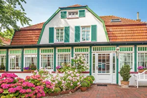Spiekeroog Prints: Traditional house in the village center of Spiekeroog