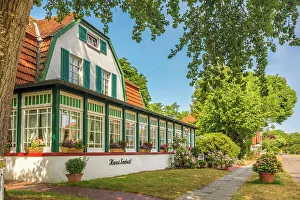 Spiekeroog Prints: Traditional house in the village center of Spiekeroog