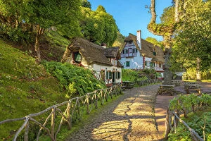 Images Dated 7th August 2023: Traditional houses with thatched rooves, Parque Florestal das Queimadas, Santana, Madeira, Portugal