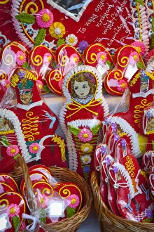 Images Dated 25th May 2012: Traditional Hungarian Christmas Gingerbread, Budapest, Hungary
