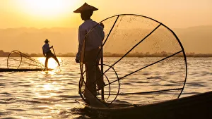 Images Dated 29th April 2013: Traditional Intha fishermen on Inle Lake, Burma / Myanmar
