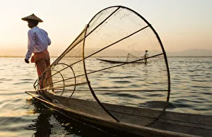Images Dated 29th April 2013: Traditional Intha fishermen on Inle Lake, Burma / Myanmar