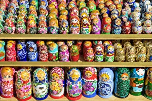 Images Dated 15th April 2016: Traditional Russian nesting dolls, or matryoshka, on sale in Saint Petersburg, Russia