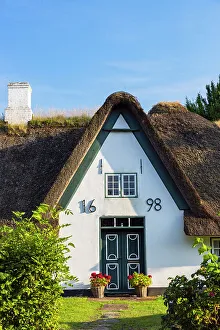 Thatch Prints: Traditional thatched house, Keitum, Sylt, Schleswig Holstein, Germany