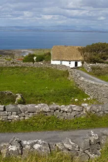 Images Dated 11th May 2009: Traditional Thatched Roof Cottage, Inishmore, Aran Islands, Co. Galway, Ireland