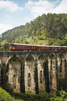 Train crossing Nine Arch Bridge, Ella, Uva Province, Sri Lanka, Asia