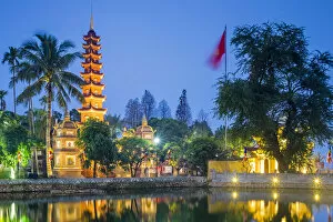 Images Dated 1st April 2016: Tran Quoc Pagoda (Chua Tran Quoc) at night, Tay Ho District, Hanoi, Vietnam