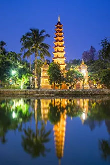 Tran Quoc Pagoda (Chua Tran Quoc) at night, Tay Ho District, Hanoi, Vietnam Tran Quoc Pagoda (Chua Tran Quoc) at night, Tay Ho District, Hanoi, Vietnam