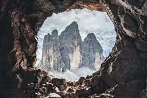 Images Dated 22nd March 2019: Tre Cime di Lavaredo (Drei Zinnen) views from a hole in the rock of the First World War