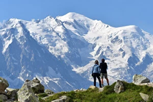 Haute Savoie Gallery: Trekkers with Mont Blanc massif on background, Close to Lac Blanc, Chamonix, France