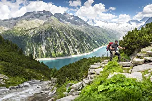 Trekking in Austria im Zillertal Europe, Austria, Zillertal, Schlegeisspeicher