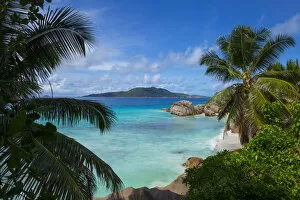Images Dated 18th April 2016: Tropical beach on La Digue, Seychelles