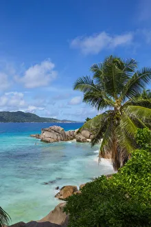 Images Dated 18th April 2016: Tropical beach on La Digue, Seychelles
