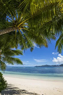 Images Dated 18th April 2016: Tropical beach on La Digue, Seychelles