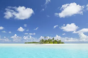 Images Dated 11th May 2016: Tropical island, South Male Atoll, Kaafu Atoll, Maldives
