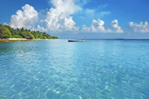 Maldives Gallery: Tropical lagoon with dhoni - Maldives, Baa Atoll, Kunfunadhoo - Soneva Fushi