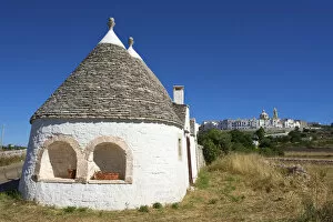 Images Dated 16th March 2015: Trulli, Locorotondo, Valle d´Itra, Apulia, Italy