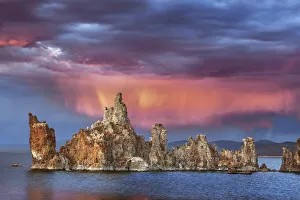 Tufa formations at Mono Lake - USA, California, Mono, Mono Lake