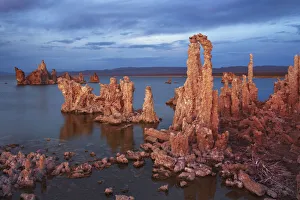 Tufa formations at Mono Lake - USA, California, Mono, Mono Lake