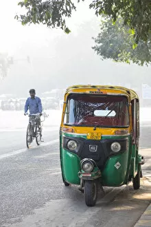 Images Dated 30th November 2017: Tuk-Tuk and cyclist, New Delhi, India