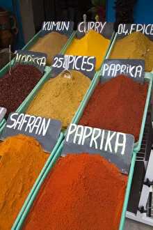 Images Dated 25th November 2010: Tunisia, Jerba Island, Midoun, spice market