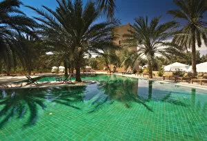 Images Dated 25th November 2010: Tunisia, Ksour Area, Ksar Ghilane, Hotel Pansea, swimming pool