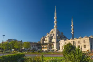 Sultanahmet Prints: Turkey, Istanbul, Sultanahmet, New Mosque (Yeni Camii)