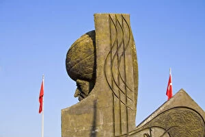 Images Dated 20th August 2008: Turkey, Trabzon, Turkish Hungarian Dostluk friendship park, Statue of Suleyman the