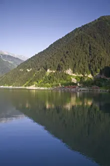Turkey, Trabzon, Uzungol, Kackar Mountains reflecting in lake