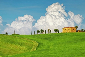 Rolling Hills Prints: Tuscan farmhouse in Val d'Orcia, Tuscany, Italy