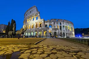 Images Dated 4th November 2016: Twilight view of the Colosseum or Coliseum, Rome, Lazio, Italy