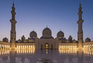Twilight view of the inner courtyard of Sheikh Zayed Mosque, Abu Dhabi, United Arab