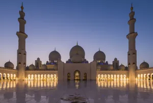 Twilight view of the inner courtyard of Sheikh Zayed Mosque, Abu Dhabi, United Arab Twilight view of the inner courtyard of Sheikh Zayed Mosque, Abu Dhabi, United Arab