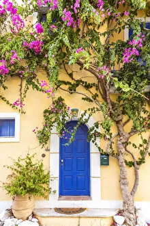 Images Dated 22nd April 2016: Typical house in a greek village. Kefalonia, Greek Islands, Greece