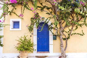Images Dated 22nd April 2016: Typical house in a greek village. Kefalonia, Greek Islands, Greece