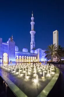 Images Dated 4th November 2015: UAE, Abu Dhabi, Sheikh Zayed bin Sultan Mosque, exterior, dusk