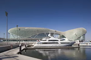 Images Dated 31st May 2016: UAE, Abu Dhabi, Yas Island, Viceroy Hotel and yacht