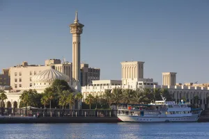 Images Dated 31st May 2016: UAE, Dubai, Bur Dubai, mosque at The Rulers Court