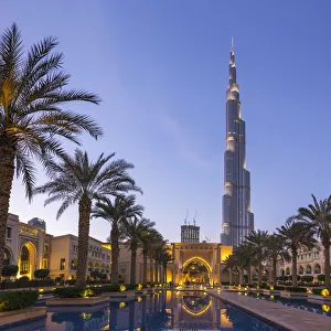 UAE, Dubai, Burj Khalifa from Dubai Mall Gardens