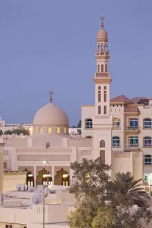 UAE, Dubai, Jumeira, elevated mosque view, dawn