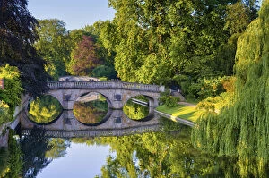 Images Dated 16th March 2012: UK, England, Cambridge, The Backs, Clare and Kings College Bridges over River Cam