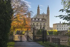 UK, England, Cambridge, Clare College and Clare College Bridge over River Cam