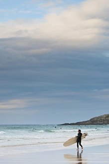 UK, England, Cornwall, Newquay, Fistral Beach, surfers