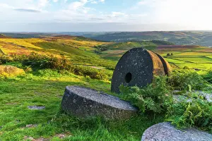 UK, England, Derbyshire, Peak District National Park, High Peak, Stanage Edge, discarded Millstones
