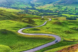 UK, England, Derbyshire, Peak District National Park, High Peak, Vale of Edale, Winding road from Mam Tor