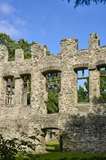 UK, England, East Midlands, Leicester, Abbey Park, Abbey Gatehouse and Cavendish house ruins